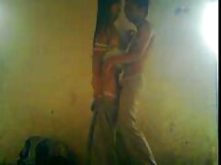 O sarışın, yüzünde, bir sandalyeye bağlı, amatör sex gizli